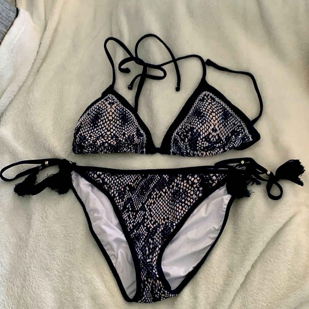 Venus triangle bikini top size 16.